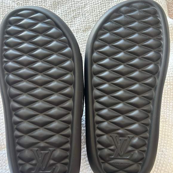 Louis Vuitton Slides Black! Perfect Condition! - Picture 6 of 11